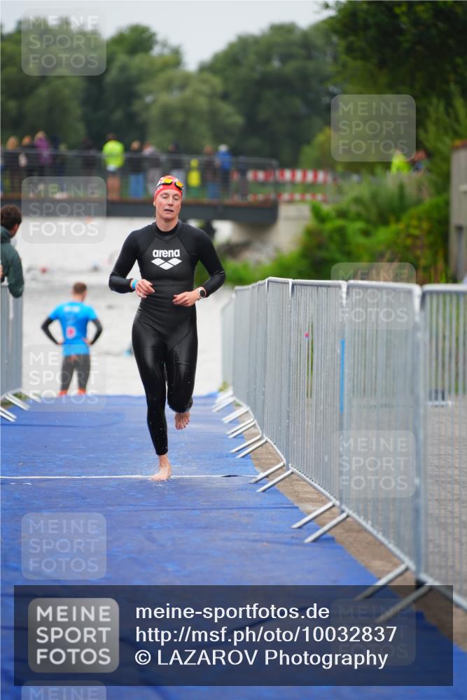30.08.2026 - Elbe Triathlon Hamburg LAZAROV Photography http://msf.ph/oto/10032837 30.08.2026 08:46:22 Schwimmen 330, 331 meine-sportfotos.de