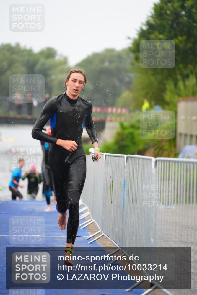 30.08.2026 - Elbe Triathlon Hamburg LAZAROV Photography http://msf.ph/oto/10033214 30.08.2026 08:49:55 Schwimmen 397, 414, 417 meine-sportfotos.de