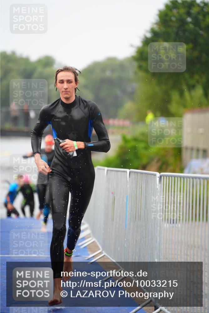 30.08.2026 - Elbe Triathlon Hamburg LAZAROV Photography http://msf.ph/oto/10033215 30.08.2026 08:49:55 Schwimmen 397, 414, 417 meine-sportfotos.de