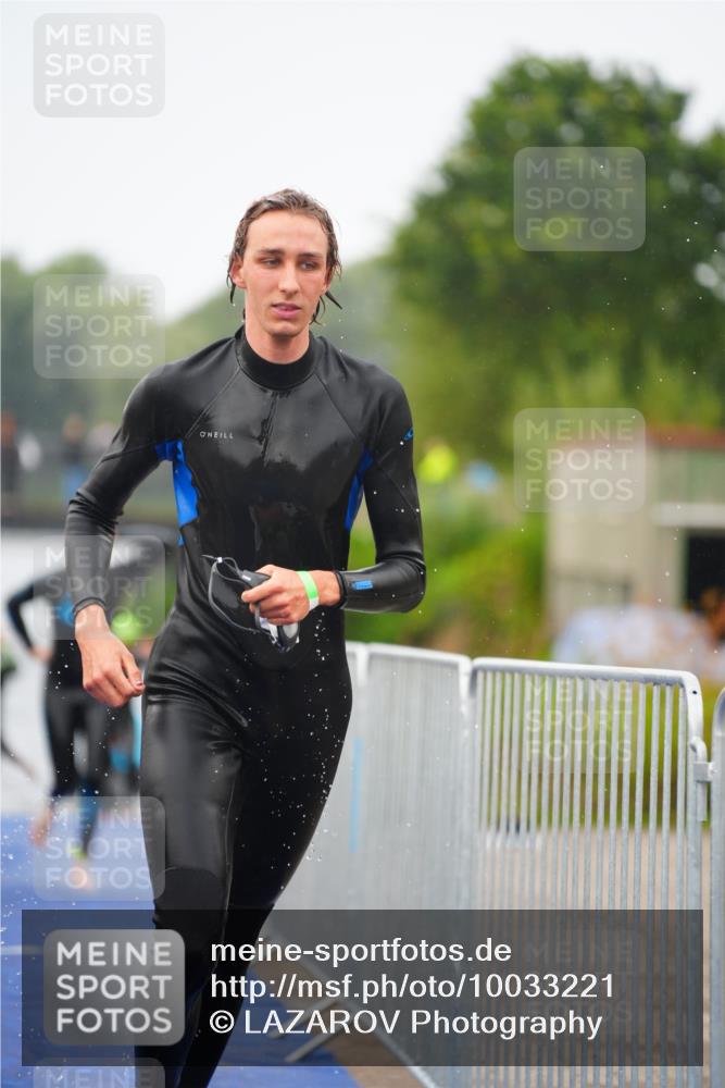 30.08.2026 - Elbe Triathlon Hamburg LAZAROV Photography http://msf.ph/oto/10033221 30.08.2026 08:49:56 Schwimmen 397, 414, 417 meine-sportfotos.de