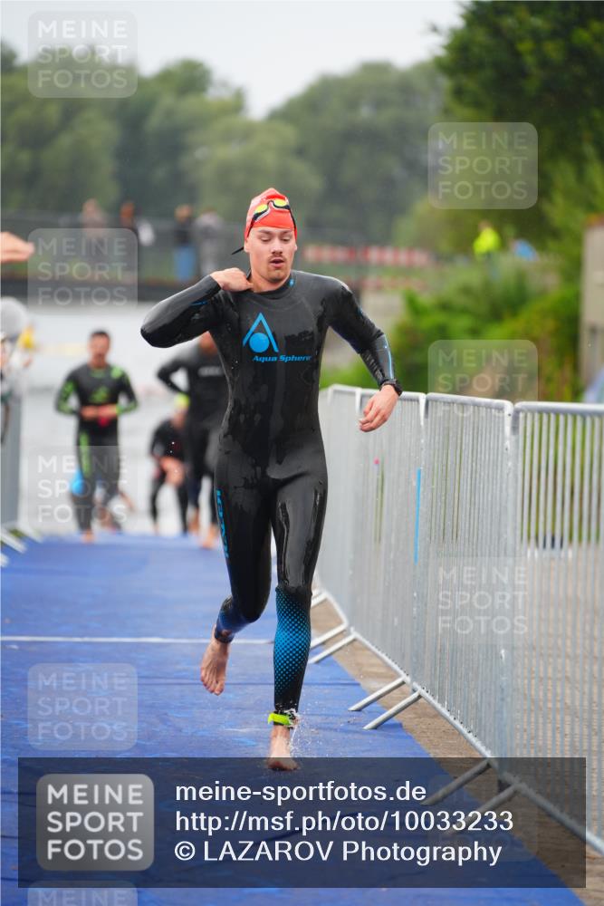 30.08.2026 - Elbe Triathlon Hamburg LAZAROV Photography http://msf.ph/oto/10033233 30.08.2026 08:49:58 Schwimmen 414, 417 meine-sportfotos.de