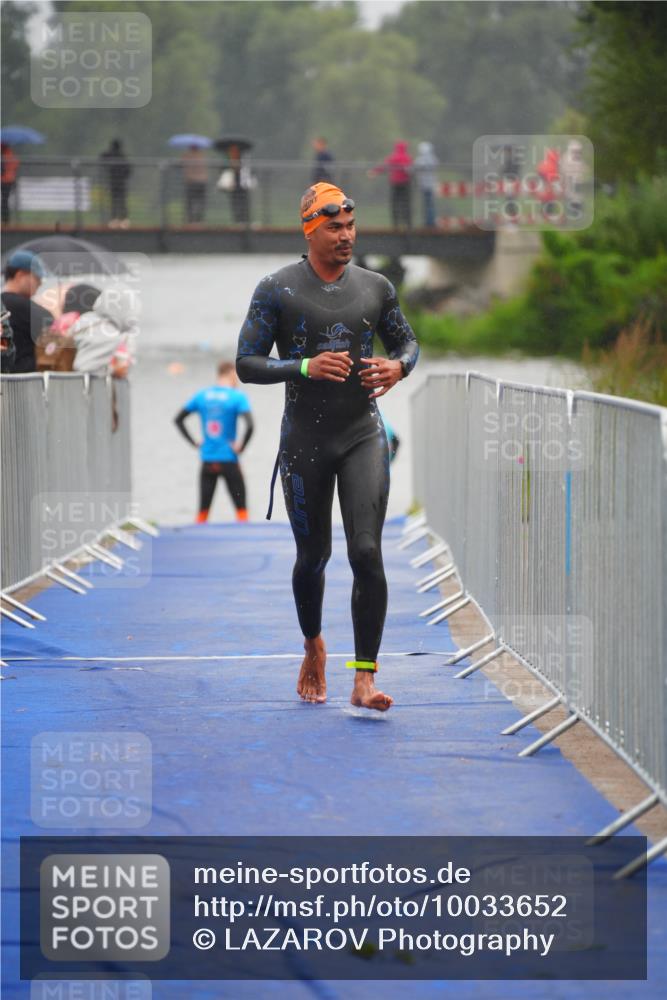 30.08.2026 - Elbe Triathlon Hamburg LAZAROV Photography http://msf.ph/oto/10033652 30.08.2026 08:52:01 Schwimmen 405, 420, 425, 426, 428, 430, 481, 493 meine-sportfotos.de