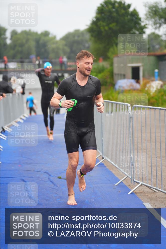 30.08.2026 - Elbe Triathlon Hamburg LAZAROV Photography http://msf.ph/oto/10033874 30.08.2026 08:53:52 Schwimmen 460, 501, 595, 1895 meine-sportfotos.de