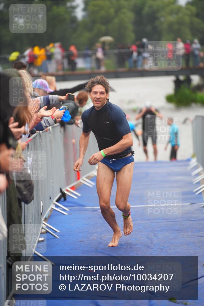 30.08.2026 - Elbe Triathlon Hamburg LAZAROV Photography http://msf.ph/oto/10034207 30.08.2026 08:56:45 Schwimmen 434, 488, 490 meine-sportfotos.de
