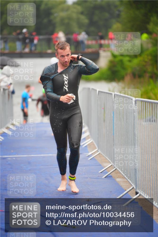 30.08.2026 - Elbe Triathlon Hamburg LAZAROV Photography http://msf.ph/oto/10034456 30.08.2026 08:58:16 Schwimmen 404, 441, 443, 468, 623, 841, 1894 meine-sportfotos.de