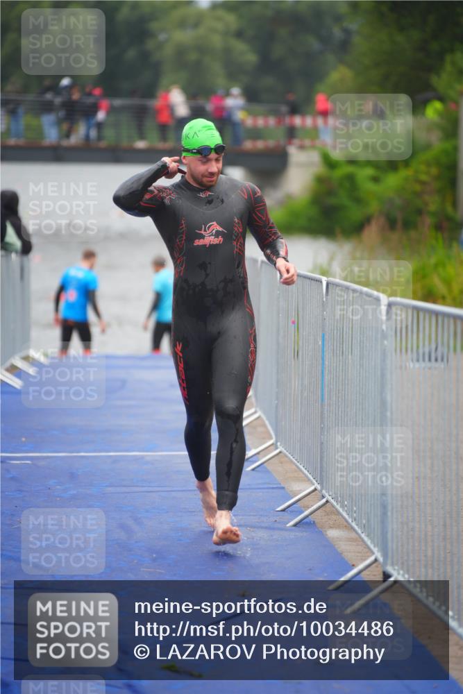 30.08.2026 - Elbe Triathlon Hamburg LAZAROV Photography http://msf.ph/oto/10034486 30.08.2026 08:58:26 Schwimmen 404, 468, 641, 841, 1894 meine-sportfotos.de