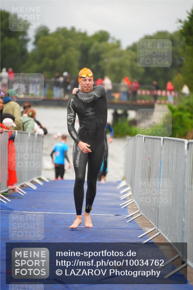 30.08.2026 - Elbe Triathlon Hamburg LAZAROV Photography http://msf.ph/oto/10034762 30.08.2026 09:00:15 Schwimmen 520 meine-sportfotos.de