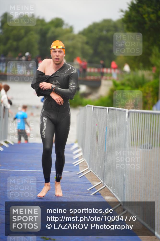 30.08.2026 - Elbe Triathlon Hamburg LAZAROV Photography http://msf.ph/oto/10034776 30.08.2026 09:00:16 Schwimmen 520 meine-sportfotos.de