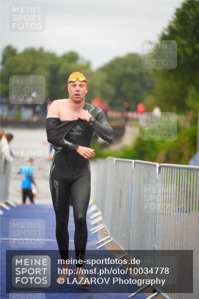 30.08.2026 - Elbe Triathlon Hamburg LAZAROV Photography http://msf.ph/oto/10034778 30.08.2026 09:00:16 Schwimmen 520 meine-sportfotos.de