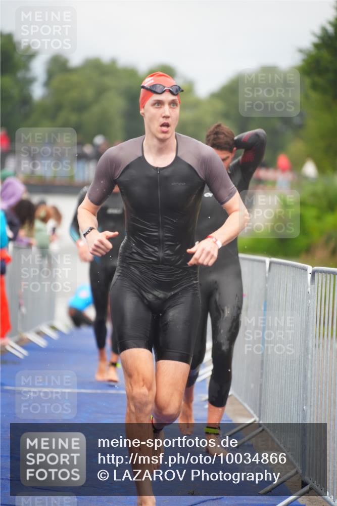 30.08.2026 - Elbe Triathlon Hamburg LAZAROV Photography http://msf.ph/oto/10034866 30.08.2026 09:00:55 Schwimmen 418, 519, 524, 584, 588, 634, 642 meine-sportfotos.de