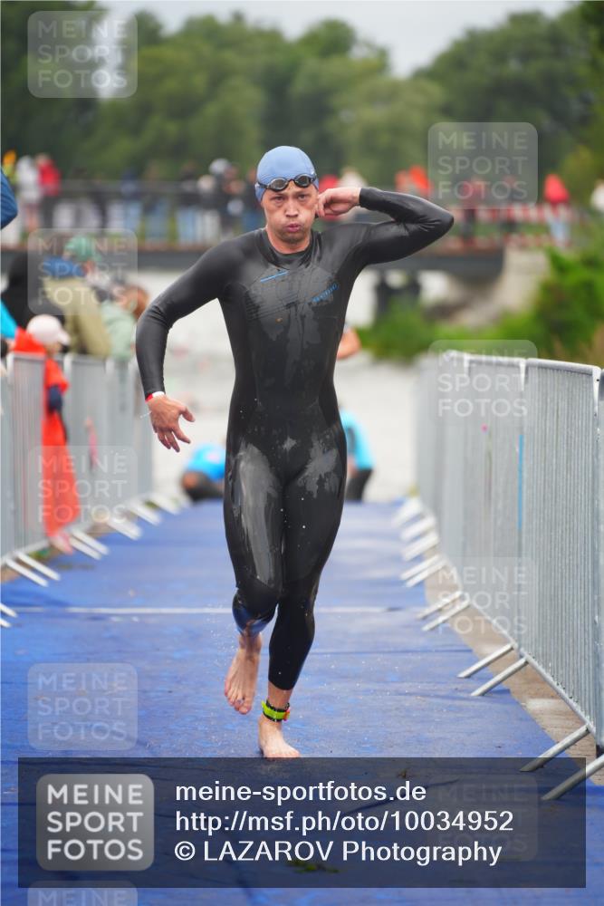 30.08.2026 - Elbe Triathlon Hamburg LAZAROV Photography http://msf.ph/oto/10034952 30.08.2026 09:01:13 Schwimmen 508, 524, 540, 554, 609, 643, 1897 meine-sportfotos.de