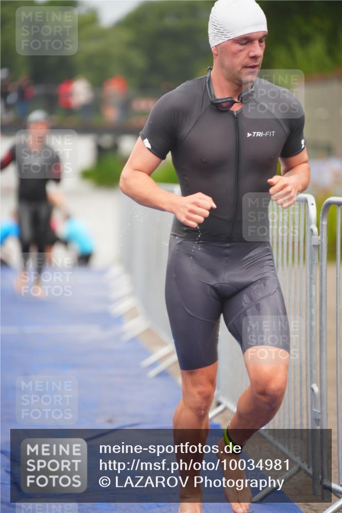 30.08.2026 - Elbe Triathlon Hamburg LAZAROV Photography http://msf.ph/oto/10034981 30.08.2026 09:01:17 Schwimmen 508, 540, 554, 608, 609, 643, 1897 meine-sportfotos.de