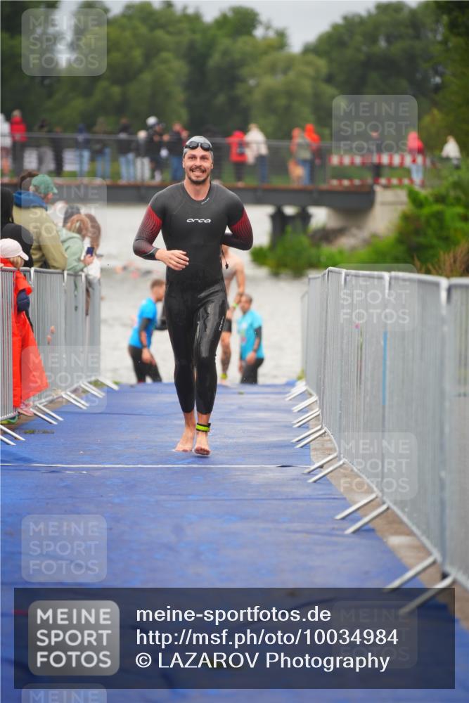 30.08.2026 - Elbe Triathlon Hamburg LAZAROV Photography http://msf.ph/oto/10034984 30.08.2026 09:01:19 Schwimmen 508, 554, 608, 643, 1897 meine-sportfotos.de