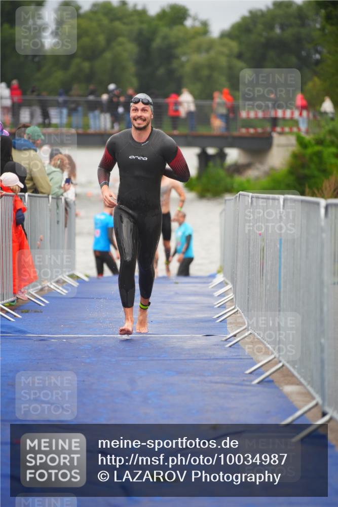 30.08.2026 - Elbe Triathlon Hamburg LAZAROV Photography http://msf.ph/oto/10034987 30.08.2026 09:01:19 Schwimmen 508, 554, 608, 643, 1897 meine-sportfotos.de