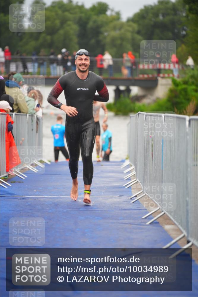 30.08.2026 - Elbe Triathlon Hamburg LAZAROV Photography http://msf.ph/oto/10034989 30.08.2026 09:01:20 Schwimmen 508, 554, 608, 643, 1897 meine-sportfotos.de