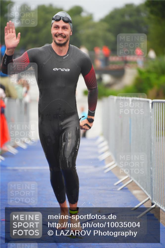 30.08.2026 - Elbe Triathlon Hamburg LAZAROV Photography http://msf.ph/oto/10035004 30.08.2026 09:01:21 Schwimmen 508, 554, 608, 643, 1897 meine-sportfotos.de