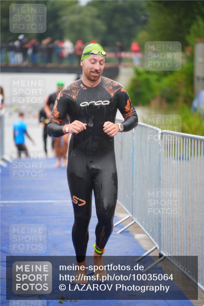 30.08.2026 - Elbe Triathlon Hamburg LAZAROV Photography http://msf.ph/oto/10035064 30.08.2026 09:01:57 Schwimmen 582, 607 meine-sportfotos.de