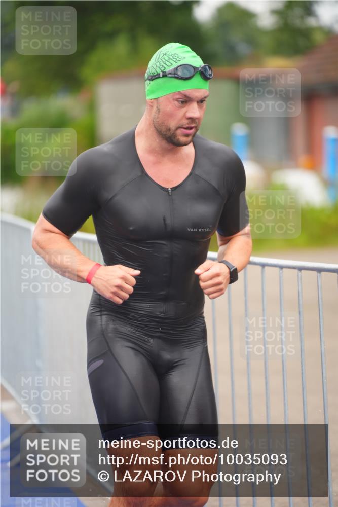 30.08.2026 - Elbe Triathlon Hamburg LAZAROV Photography http://msf.ph/oto/10035093 30.08.2026 09:02:06 Schwimmen 573, 582, 701 meine-sportfotos.de