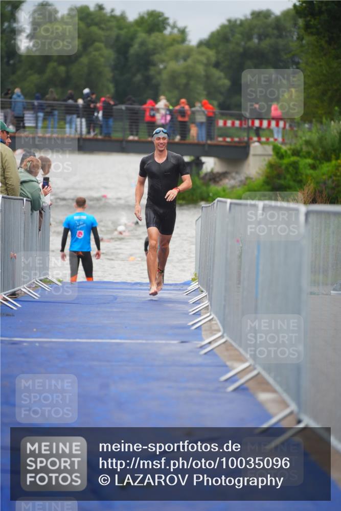 30.08.2026 - Elbe Triathlon Hamburg LAZAROV Photography http://msf.ph/oto/10035096 30.08.2026 09:02:10 Schwimmen 573, 582, 701 meine-sportfotos.de