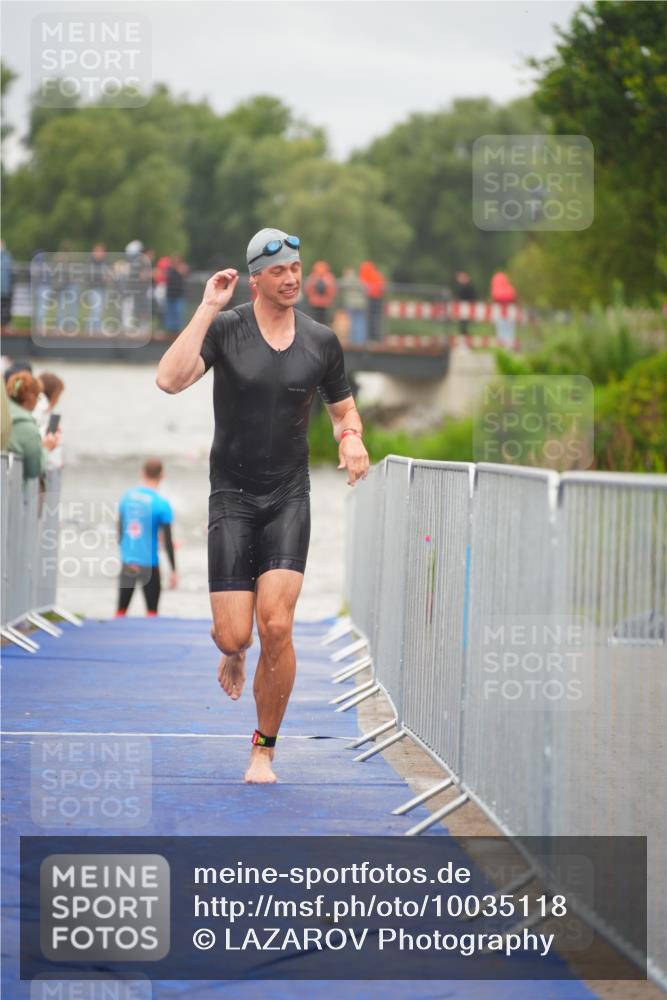 30.08.2026 - Elbe Triathlon Hamburg LAZAROV Photography http://msf.ph/oto/10035118 30.08.2026 09:02:13 Schwimmen 573, 603, 701 meine-sportfotos.de