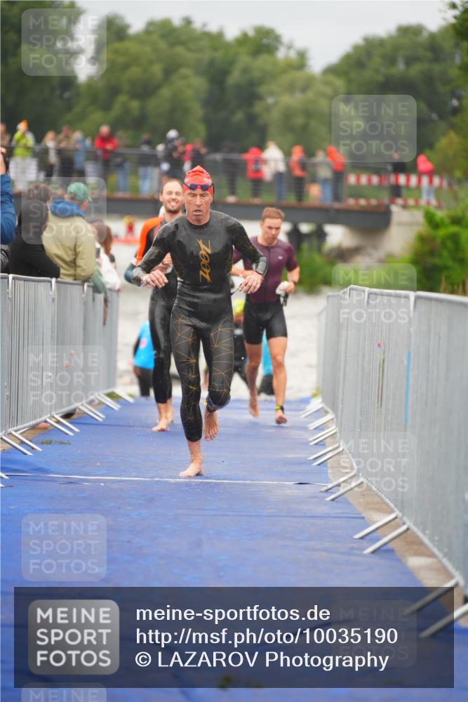 30.08.2026 - Elbe Triathlon Hamburg LAZAROV Photography http://msf.ph/oto/10035190 30.08.2026 09:02:43 Schwimmen 408, 535, 541, 617, 771 meine-sportfotos.de