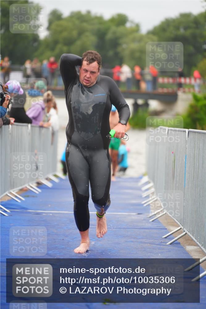 30.08.2026 - Elbe Triathlon Hamburg LAZAROV Photography http://msf.ph/oto/10035306 30.08.2026 09:03:06 Schwimmen 439, 557, 605, 621 meine-sportfotos.de