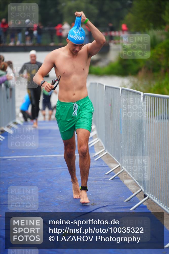 30.08.2026 - Elbe Triathlon Hamburg LAZAROV Photography http://msf.ph/oto/10035322 30.08.2026 09:03:11 Schwimmen 557, 605, 621, 968 meine-sportfotos.de