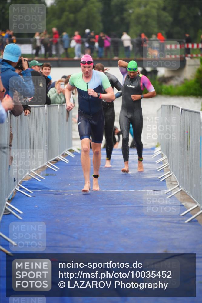 30.08.2026 - Elbe Triathlon Hamburg LAZAROV Photography http://msf.ph/oto/10035452 30.08.2026 09:03:43 Schwimmen 538, 550, 560, 565, 632 meine-sportfotos.de
