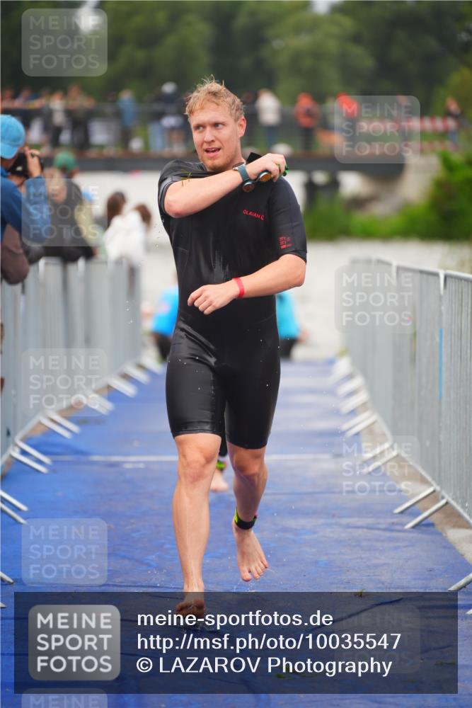 30.08.2026 - Elbe Triathlon Hamburg LAZAROV Photography http://msf.ph/oto/10035547 30.08.2026 09:04:06 Schwimmen 533, 555, 596, 611, 739 meine-sportfotos.de