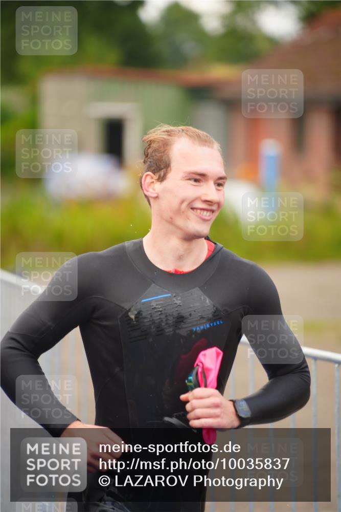 30.08.2026 - Elbe Triathlon Hamburg LAZAROV Photography http://msf.ph/oto/10035837 30.08.2026 09:04:52 Schwimmen 526, 624, 635 meine-sportfotos.de