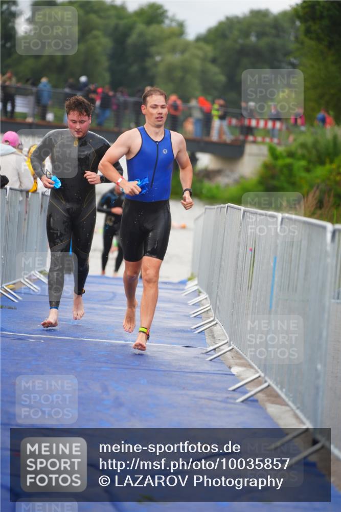 30.08.2026 - Elbe Triathlon Hamburg LAZAROV Photography http://msf.ph/oto/10035857 30.08.2026 09:05:18 Schwimmen 556, 581, 628 meine-sportfotos.de