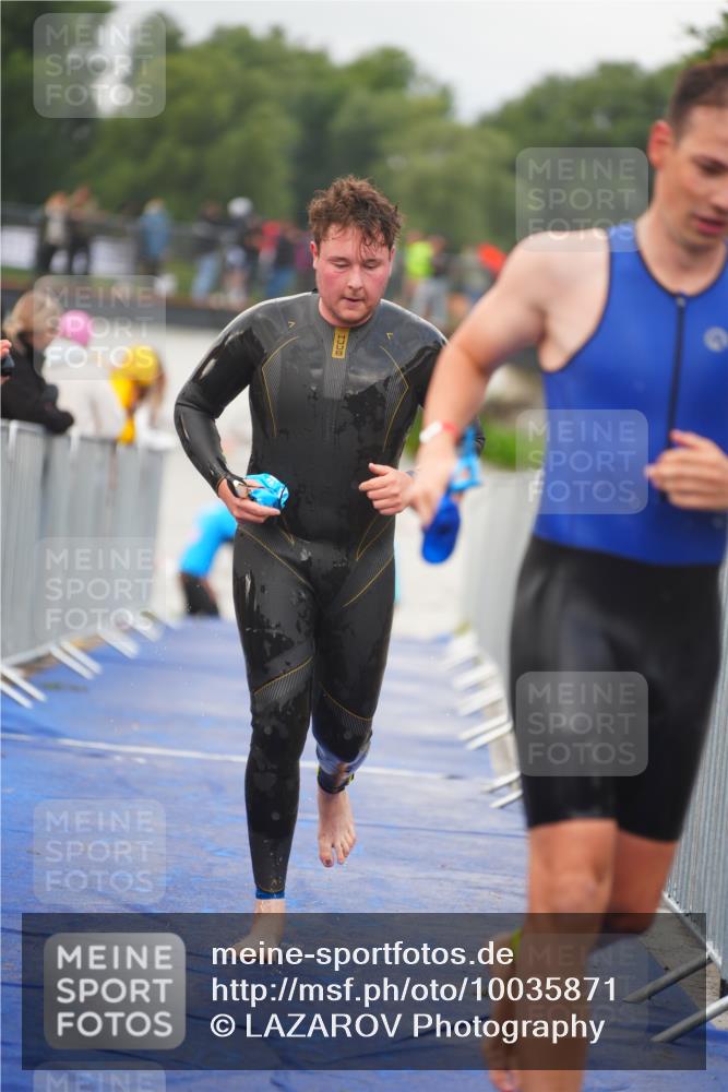 30.08.2026 - Elbe Triathlon Hamburg LAZAROV Photography http://msf.ph/oto/10035871 30.08.2026 09:05:21 Schwimmen 556, 581, 628 meine-sportfotos.de