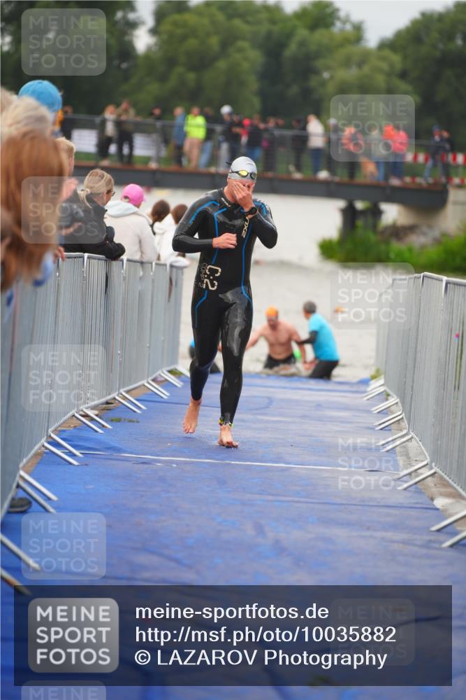 30.08.2026 - Elbe Triathlon Hamburg LAZAROV Photography http://msf.ph/oto/10035882 30.08.2026 09:05:25 Schwimmen 556, 558, 581 meine-sportfotos.de