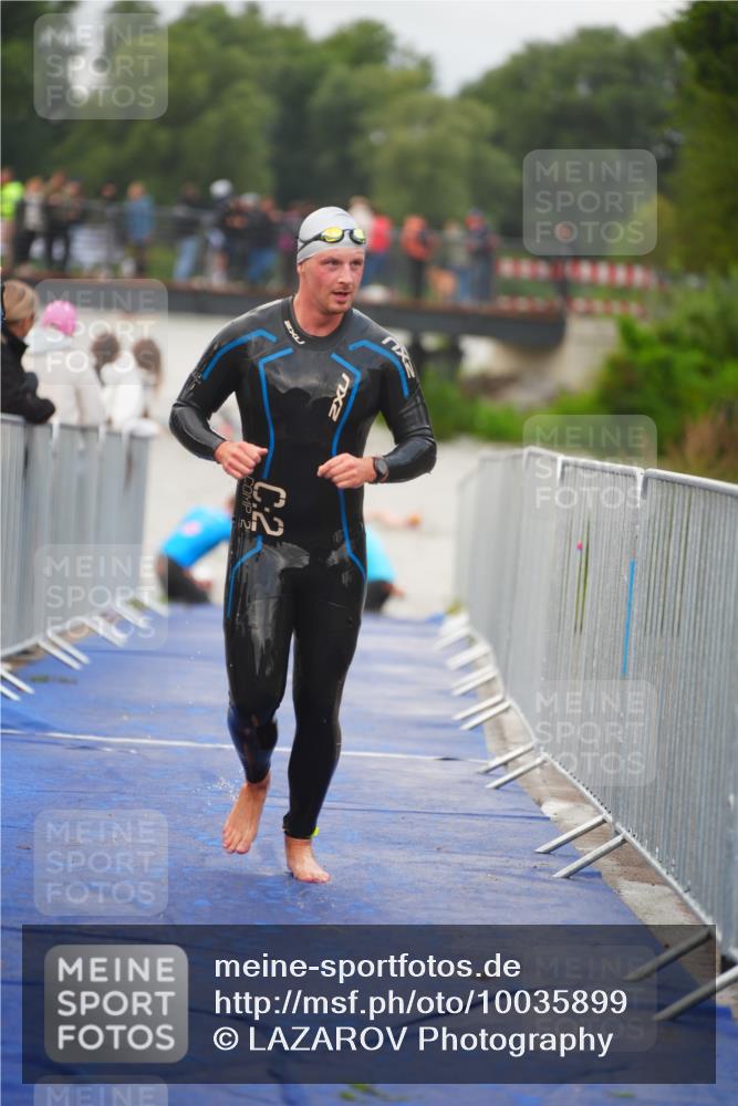 30.08.2026 - Elbe Triathlon Hamburg LAZAROV Photography http://msf.ph/oto/10035899 30.08.2026 09:05:27 Schwimmen 556, 558, 581 meine-sportfotos.de
