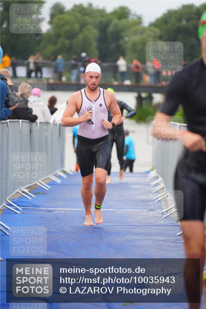 30.08.2026 - Elbe Triathlon Hamburg LAZAROV Photography http://msf.ph/oto/10035943 30.08.2026 09:05:42 Schwimmen 503, 558, 561, 578, 660 meine-sportfotos.de