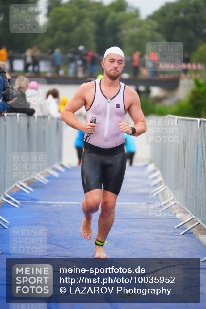 30.08.2026 - Elbe Triathlon Hamburg LAZAROV Photography http://msf.ph/oto/10035952 30.08.2026 09:05:43 Schwimmen 503, 561, 578, 660 meine-sportfotos.de