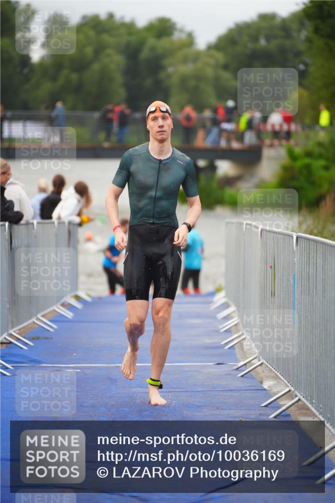 30.08.2026 - Elbe Triathlon Hamburg LAZAROV Photography http://msf.ph/oto/10036169 30.08.2026 09:07:05 Schwimmen 569, 626, 636, 647 meine-sportfotos.de