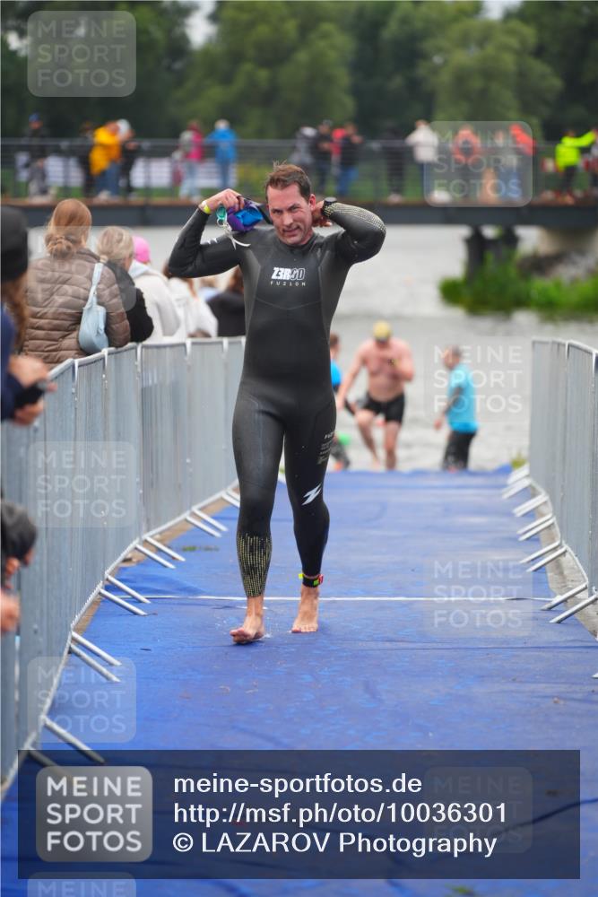30.08.2026 - Elbe Triathlon Hamburg LAZAROV Photography http://msf.ph/oto/10036301 30.08.2026 09:07:46 Schwimmen 667, 702, 976 meine-sportfotos.de