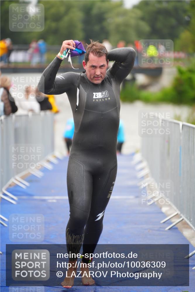 30.08.2026 - Elbe Triathlon Hamburg LAZAROV Photography http://msf.ph/oto/10036309 30.08.2026 09:07:48 Schwimmen 667, 702, 976 meine-sportfotos.de