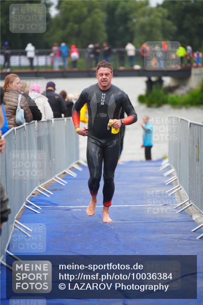 30.08.2026 - Elbe Triathlon Hamburg LAZAROV Photography http://msf.ph/oto/10036384 30.08.2026 09:08:20 Schwimmen 553, 572, 674 meine-sportfotos.de