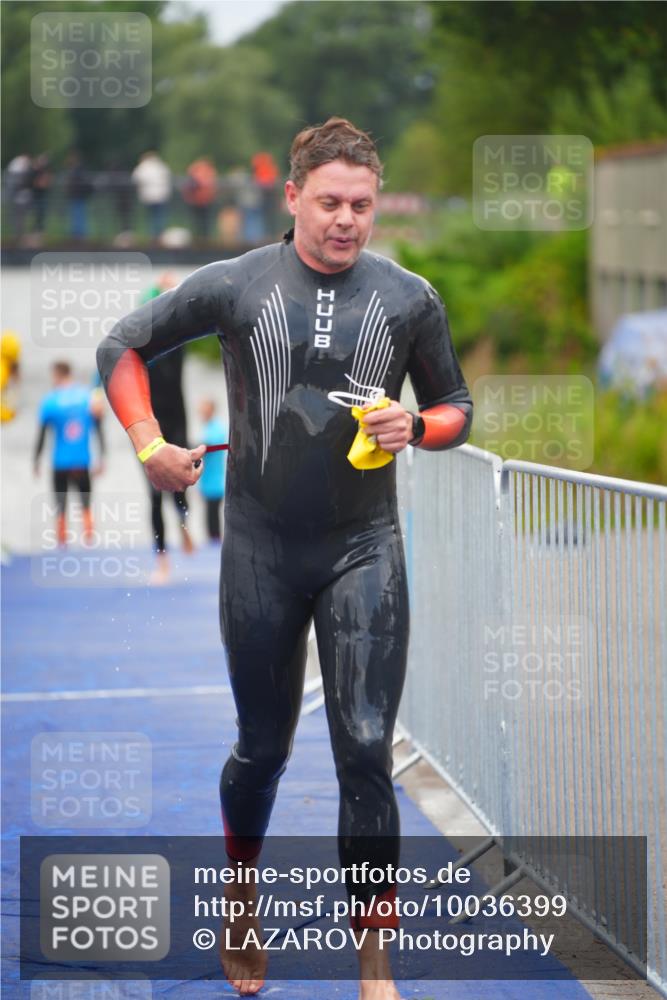30.08.2026 - Elbe Triathlon Hamburg LAZAROV Photography http://msf.ph/oto/10036399 30.08.2026 09:08:22 Schwimmen 553, 572, 674 meine-sportfotos.de