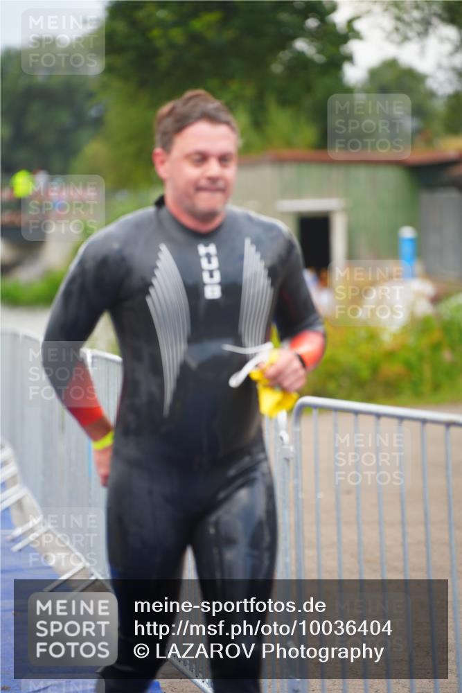 30.08.2026 - Elbe Triathlon Hamburg LAZAROV Photography http://msf.ph/oto/10036404 30.08.2026 09:08:23 Schwimmen 553, 572, 674, 724 meine-sportfotos.de