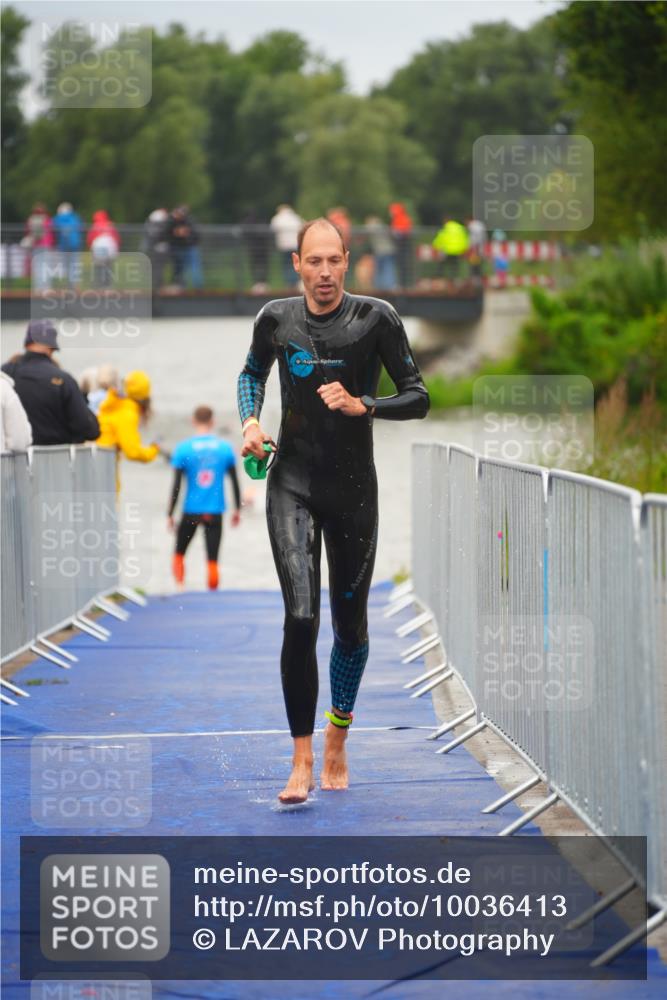 30.08.2026 - Elbe Triathlon Hamburg LAZAROV Photography http://msf.ph/oto/10036413 30.08.2026 09:08:26 Schwimmen 553, 674, 724 meine-sportfotos.de