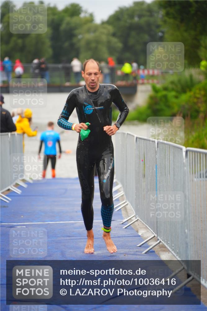 30.08.2026 - Elbe Triathlon Hamburg LAZAROV Photography http://msf.ph/oto/10036416 30.08.2026 09:08:26 Schwimmen 553, 674, 724 meine-sportfotos.de