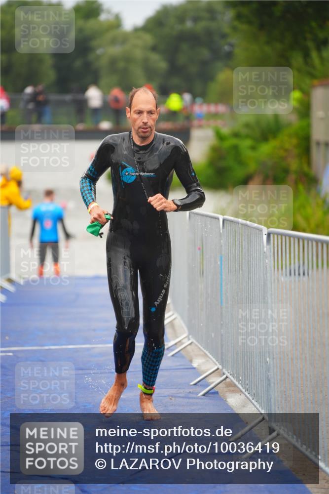 30.08.2026 - Elbe Triathlon Hamburg LAZAROV Photography http://msf.ph/oto/10036419 30.08.2026 09:08:26 Schwimmen 553, 674, 724 meine-sportfotos.de