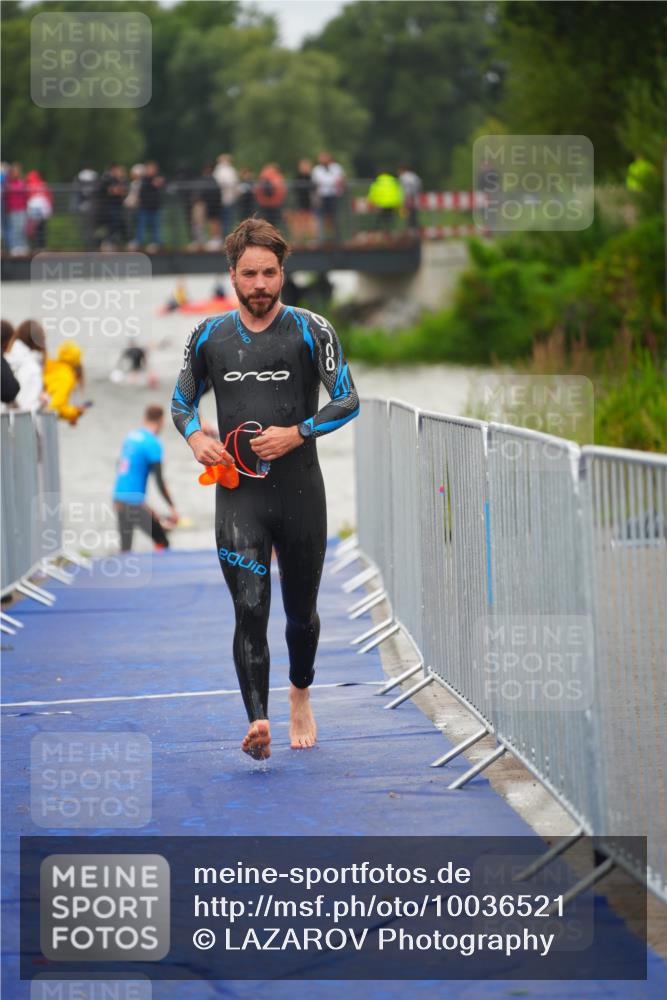 30.08.2026 - Elbe Triathlon Hamburg LAZAROV Photography http://msf.ph/oto/10036521 30.08.2026 09:09:16 Schwimmen 698, 703, 741, 746 meine-sportfotos.de