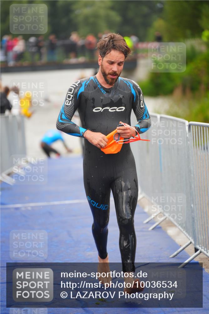 30.08.2026 - Elbe Triathlon Hamburg LAZAROV Photography http://msf.ph/oto/10036534 30.08.2026 09:09:18 Schwimmen 698, 703, 731, 741, 746 meine-sportfotos.de