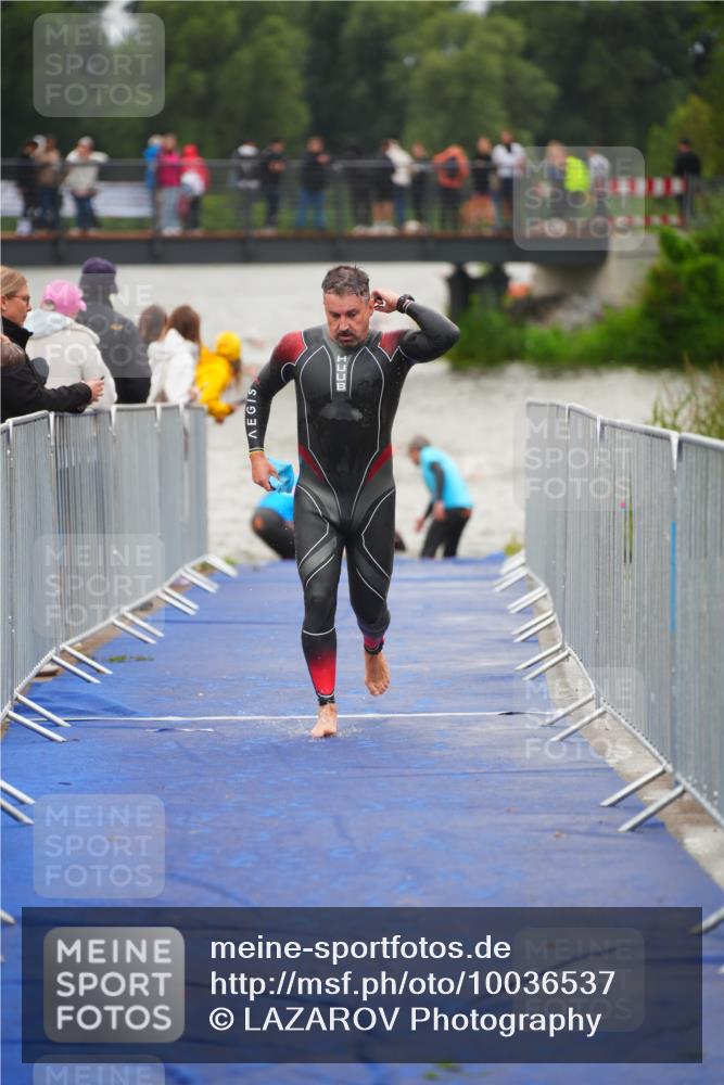 30.08.2026 - Elbe Triathlon Hamburg LAZAROV Photography http://msf.ph/oto/10036537 30.08.2026 09:09:20 Schwimmen 698, 703, 731, 741, 746 meine-sportfotos.de