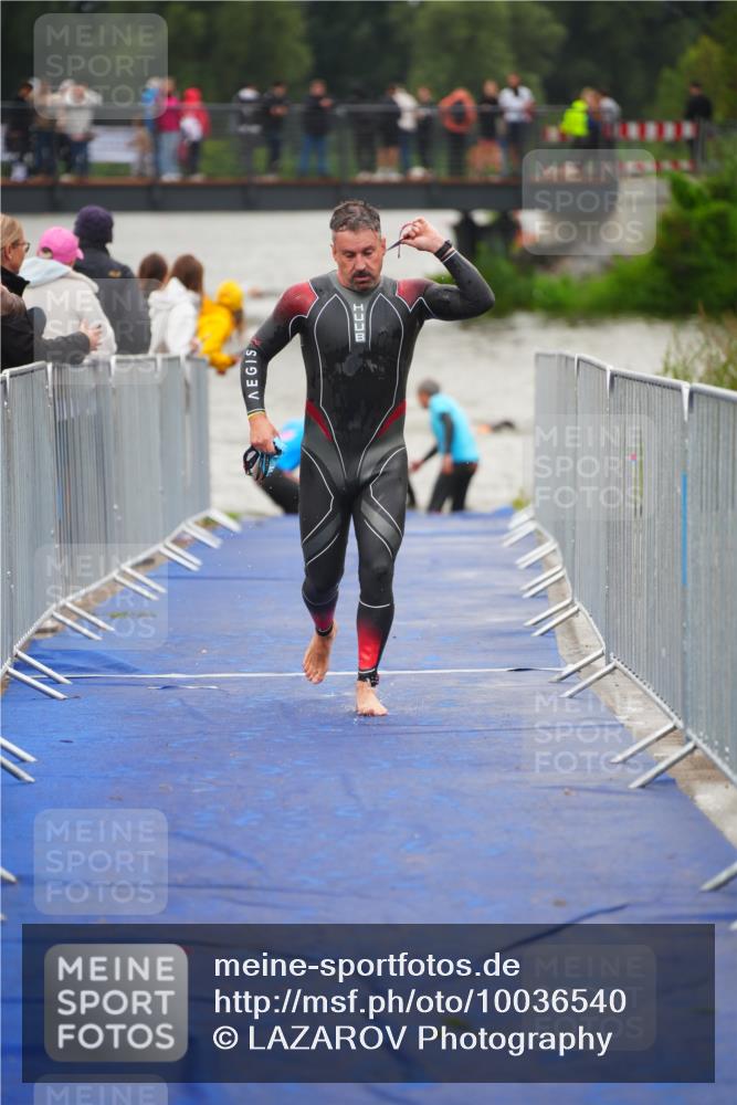 30.08.2026 - Elbe Triathlon Hamburg LAZAROV Photography http://msf.ph/oto/10036540 30.08.2026 09:09:21 Schwimmen 698, 703, 731, 741, 746 meine-sportfotos.de