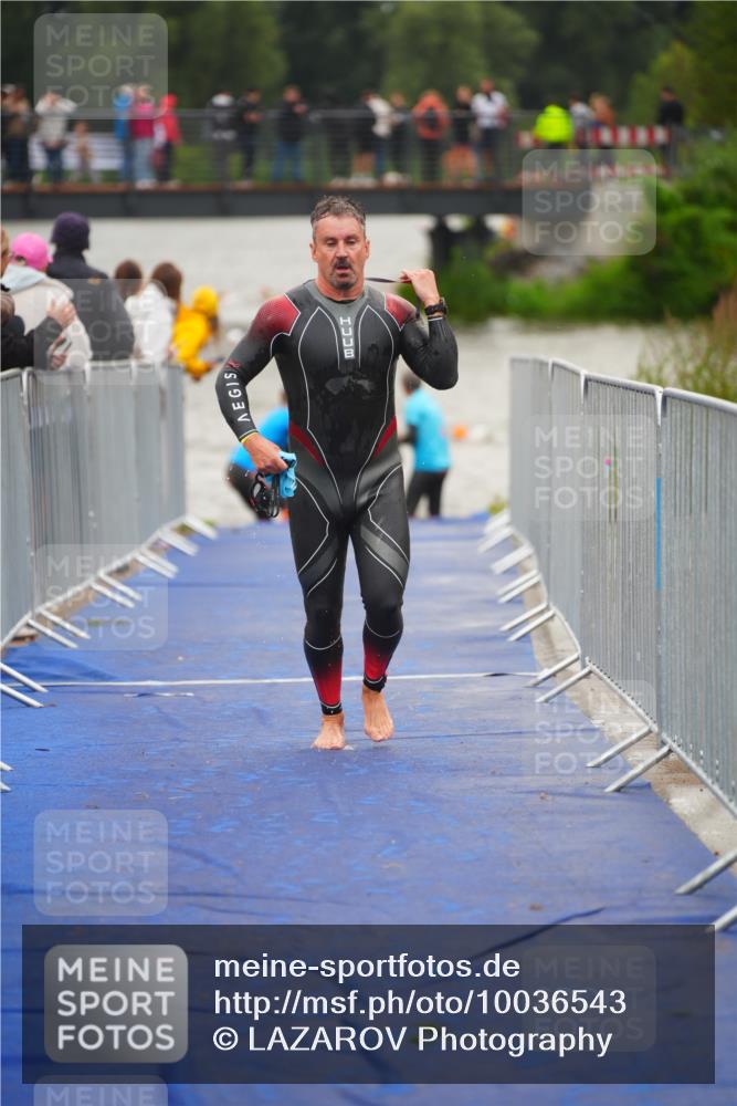 30.08.2026 - Elbe Triathlon Hamburg LAZAROV Photography http://msf.ph/oto/10036543 30.08.2026 09:09:21 Schwimmen 698, 703, 731, 741, 746 meine-sportfotos.de